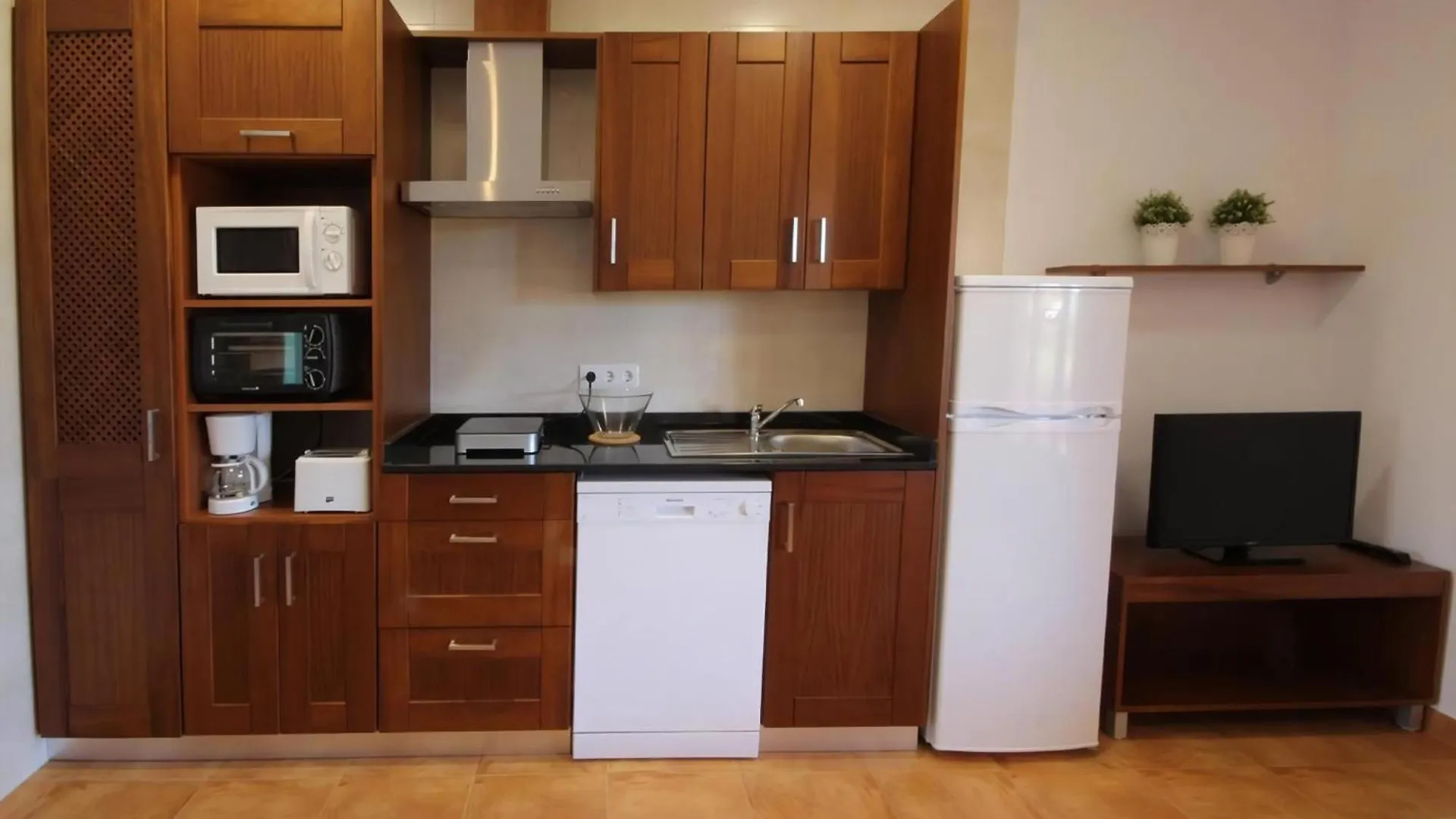 Wohnung Mit Pool, Garten, Terrasse Und Grill كامبوس شقة