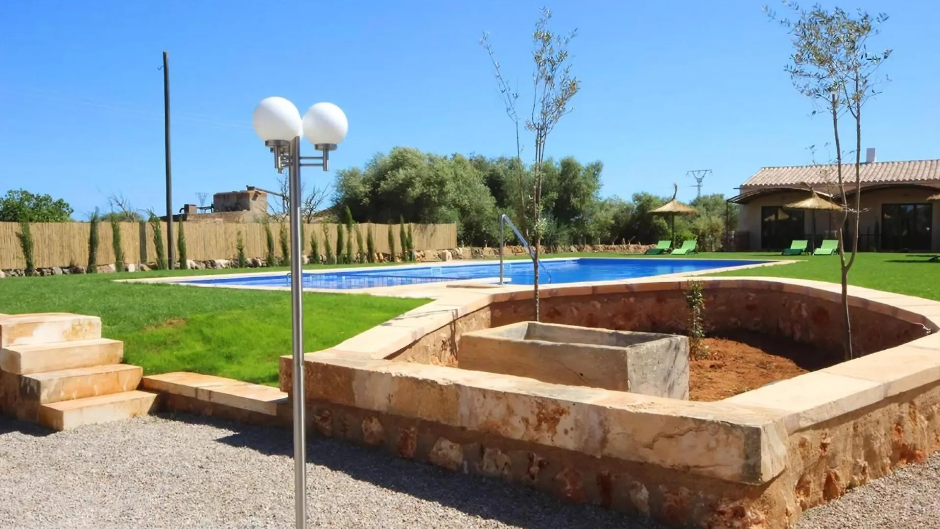 Wohnung Mit Pool, Garten, Terrasse Und Grill كامبوس شقة