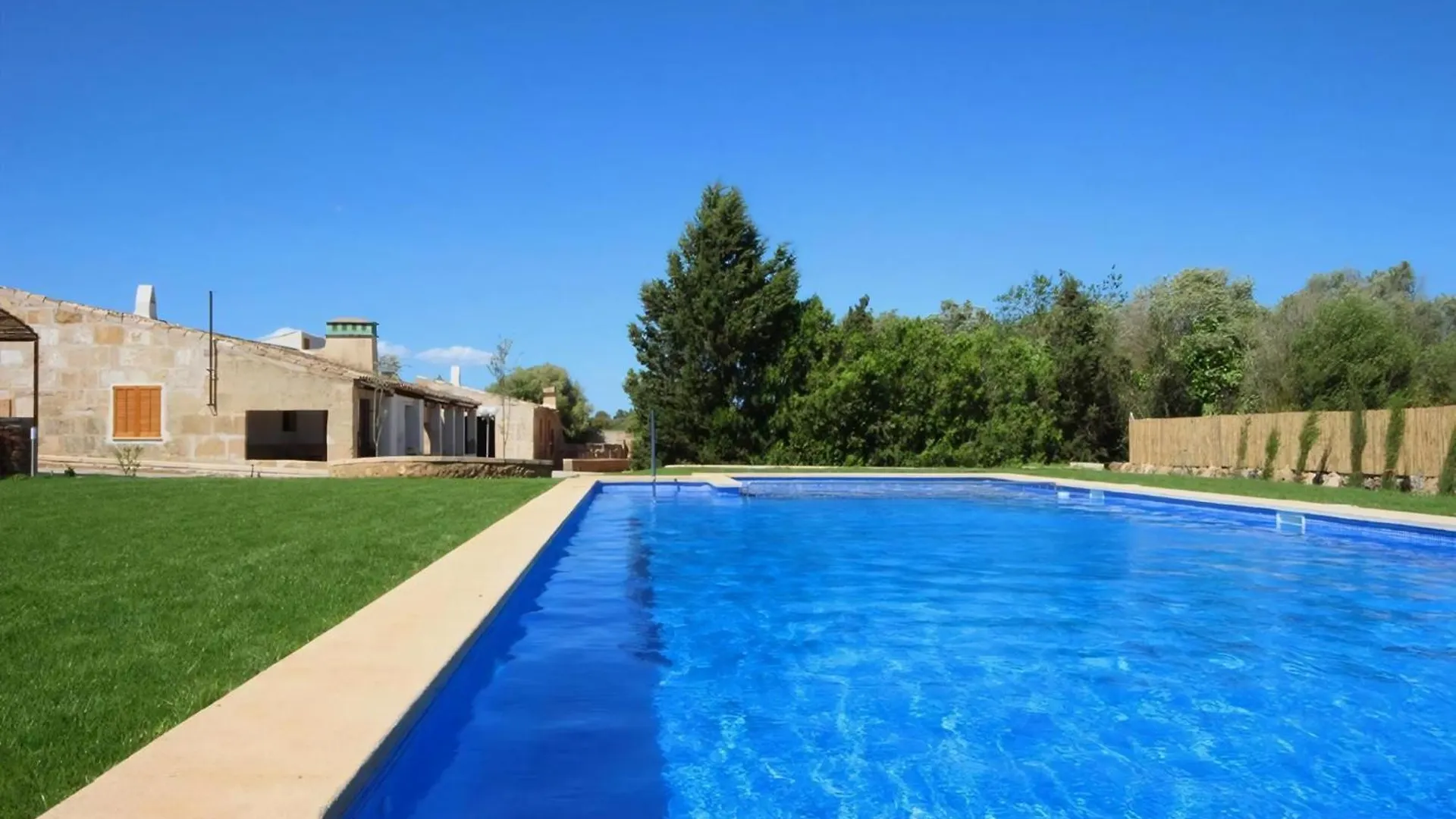 Wohnung Mit Pool, Garten, Terrasse Und Grill كامبوس 0*,