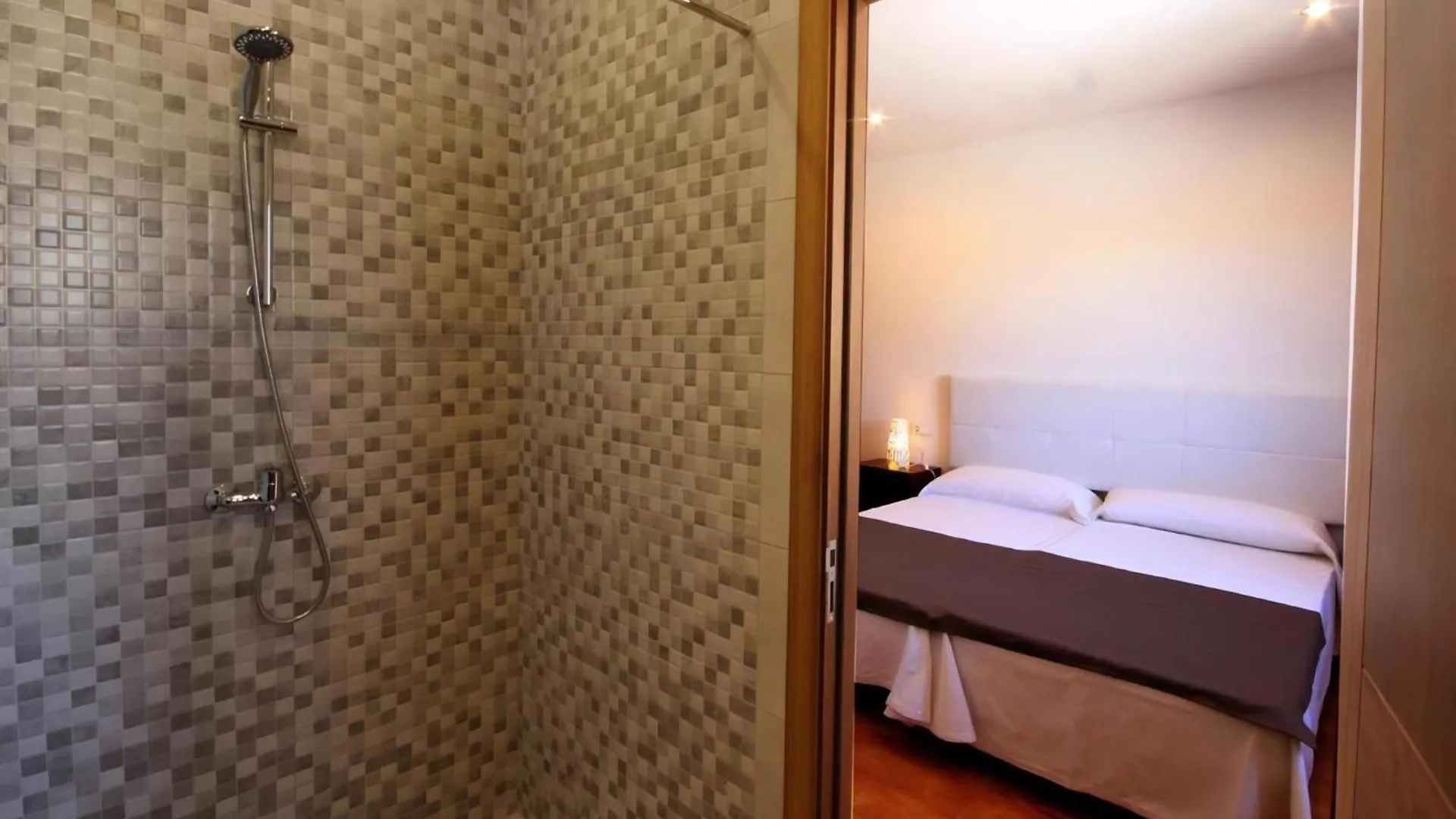 شقة Wohnung Mit Pool, Garten, Terrasse Und Grill كامبوس إسبانيا